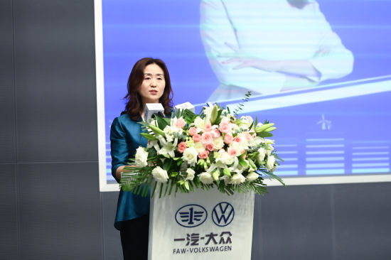 　一汽-大众董事会秘书、总经理办公室主任李志宏发表主旨演讲