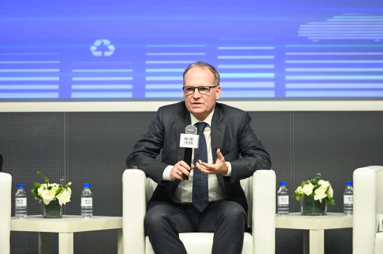 一汽-大众(技术)副总经理迪亚德介绍企业在绿色环保方面的成果及规划