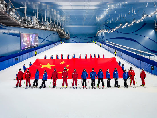 苏州热雪奇迹开业 点燃长三角全民冰雪运动新引擎