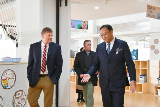 “海归”乔杨：探索县级市国际教育路径 助力孩子自由成长