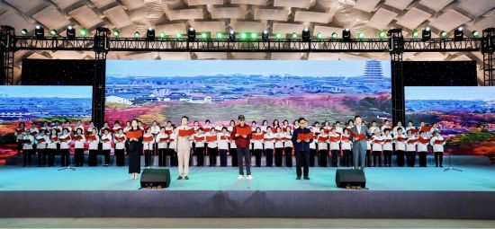 经典诵读展银发风采 文化养老引领扬州新风尚