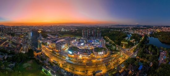 “政企媒联动”看深圳“数智龙华”的产业生态