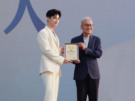 央视频携手白敬亭溯源简醇 见证中国低温酸奶实力