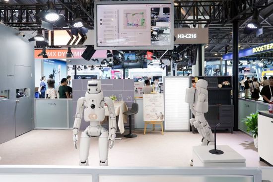 傅利叶携多款康养陪伴新品方案亮相WAIC 2026