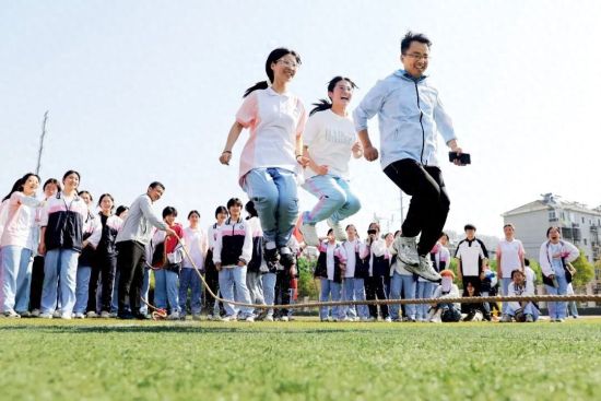 被挤爆的高中，扩容200万个学位
