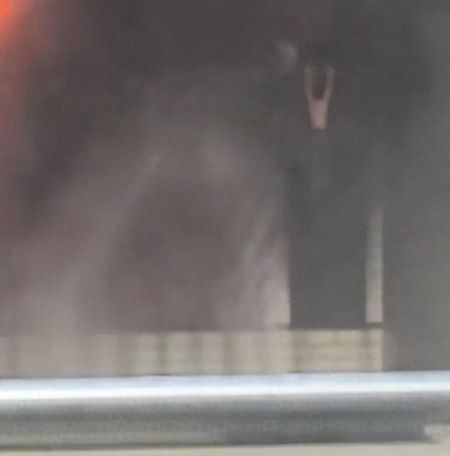晋江鞋厂火灾已致28死，有被困人员从楼顶坠落