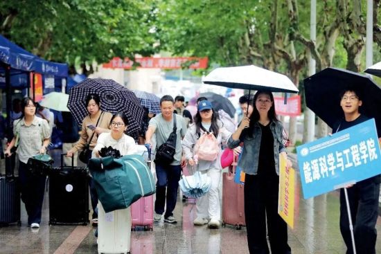 湖北缩水超一半！多地教师缩招