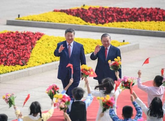苏林访华深度体验高铁，“半个政治局”都来了