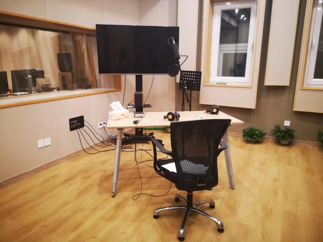 "光合积木"配音工作室录音间.摄影/本刊记者 仇广宇