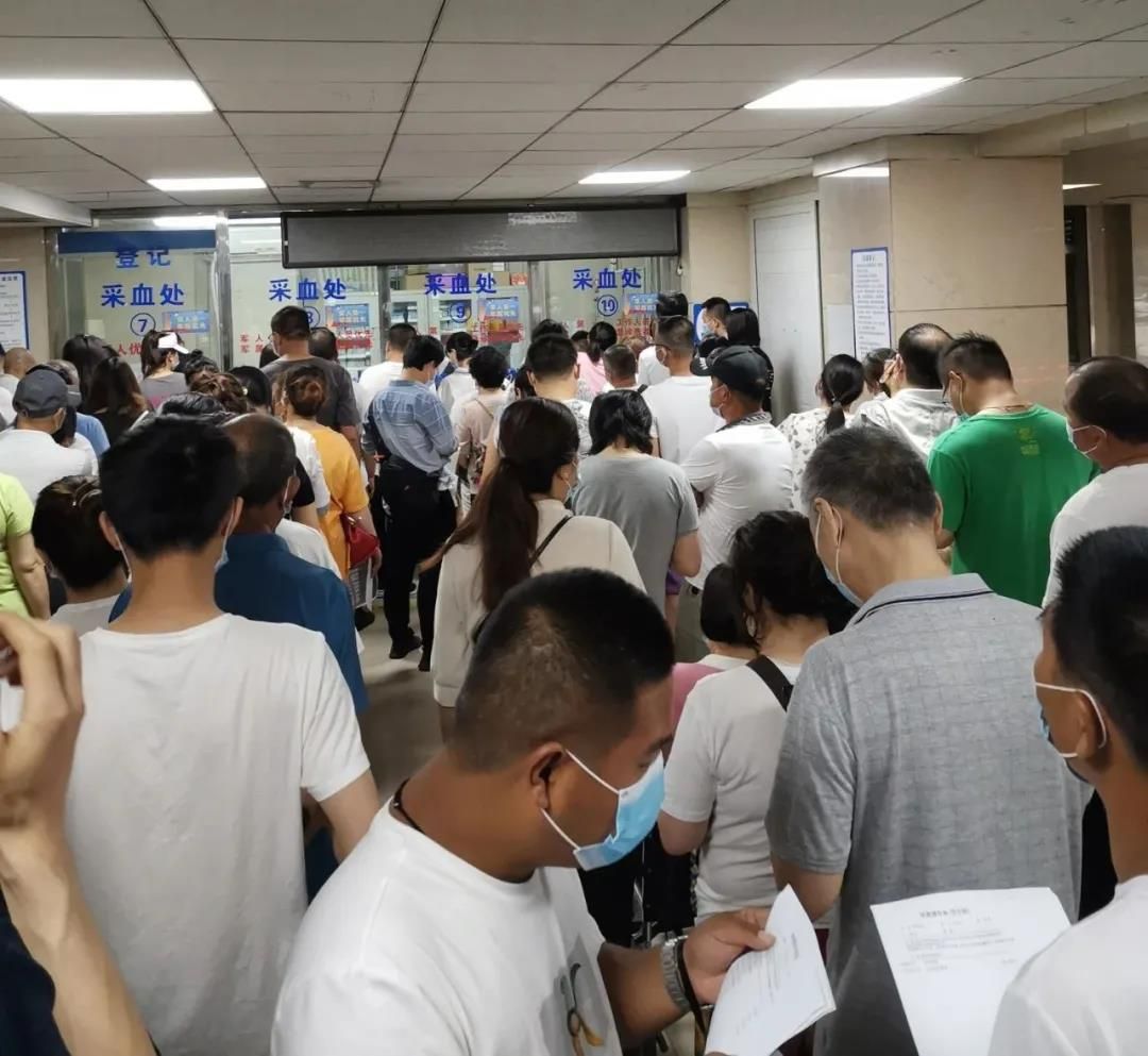 一位老人在福建老家住院,咸阳的家属找到他,咨询是否能先跑趟医院.