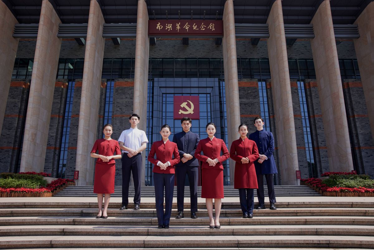 ep yaying雅莹礼献南湖革命纪念馆全新讲解员服装