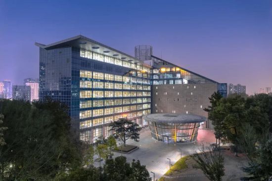 进逼清北,"碾压"985,师范分数线飙了