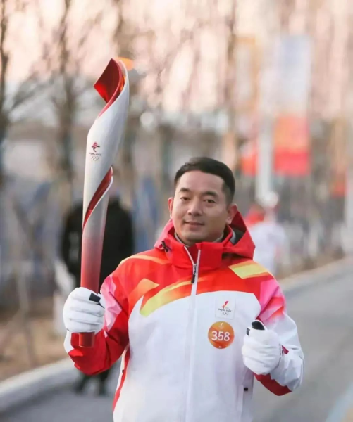 第358棒冬奥会火炬手花筑民宿业主张海龙