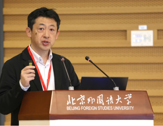 日本关西大学矢田勝俊教授在论坛开幕式上发表主旨演讲.