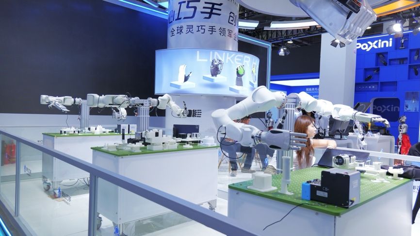 WRC 2026｜从“自我复制”到“柔性技能” 灵心巧手开拓灵巧操作全新场景实践